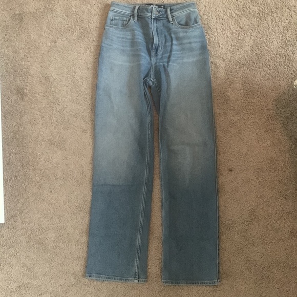 Medium wash hollister straight jeans, 1 - Picture 3 of 3